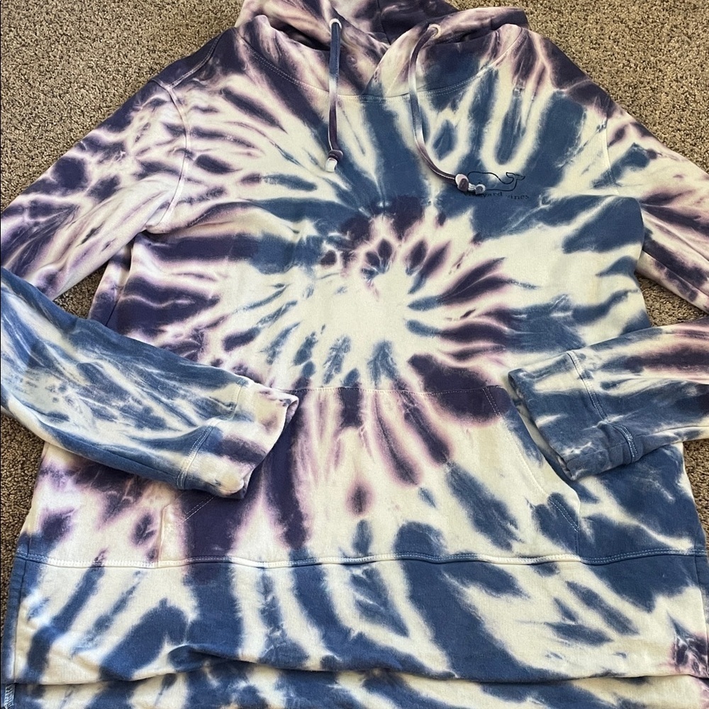 Vineyard vines tie dye hoodie medium